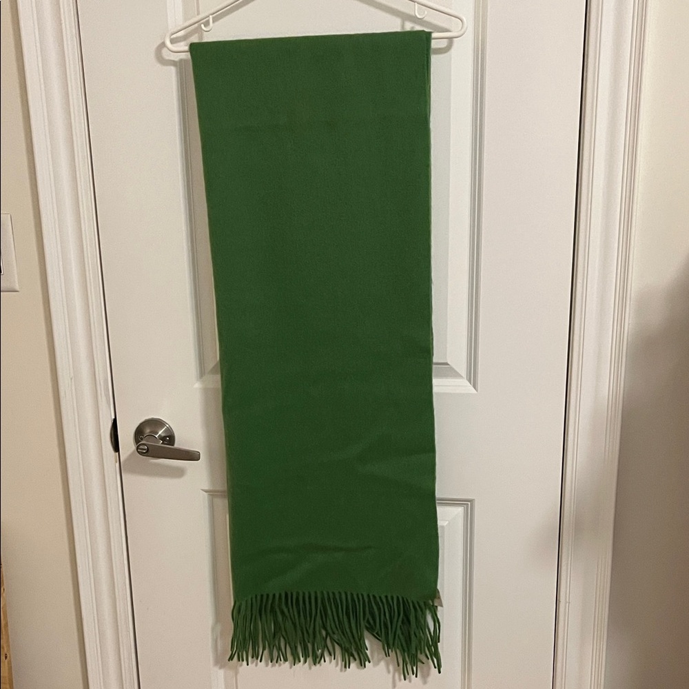 Mila Owen Elegant Green Fringe Throw Blanket Scarf 100% wool